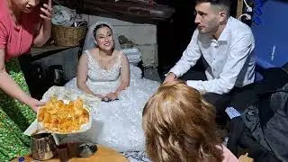 BÖREK YEMEYE GELDİ GELİNİM GELİNLİKLE HİÇ BÖYLE BEKLEMİYORDUM😱‼️YENİ GELİN ADETLERİ GELİNLİK
