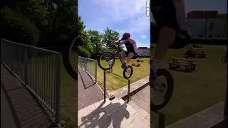 Jumping #amaizing #cycle #vlog