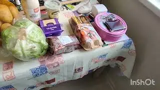 Погуляла в парке и зашла за продуктами.