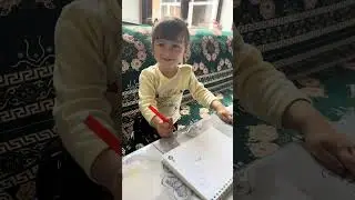 Эмисса рисует мама и папу