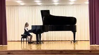 Оля за роялем (дебют)