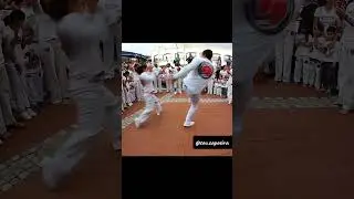 Jogos de Capoeira na Praça #capoeira #brasil #movie #video #luta #jogo #world #youtubeshorts