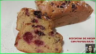 BIZCOCHO DE YOGUR CON FRUTOS ROJOS