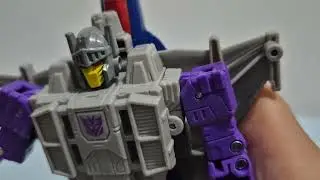 Unboxing and transforming Transformers Decepticons Needlenose