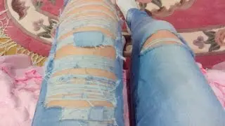 из старого в новое *как сделать рваные джинсы*
