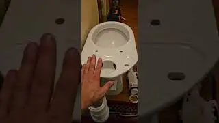 Установка бюджетного  унитаза напольного с косым выпускам.