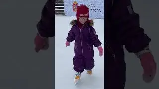 Николь на катке