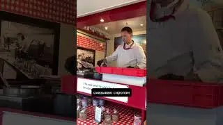 Вот так готовят традиционные голландские вафли Stroopwafels #нидерланды #голландия #амстердам