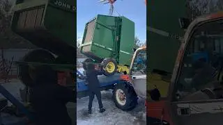 Пресс-подборщик Джон Дир 