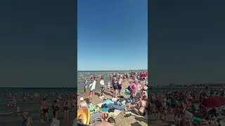Анапа. Ужас на центральном пляже. Люди загорают стоя. 16 августа 2024 г.