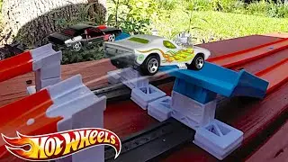 Hot Wheels Racing Stunts Challenger vs Rodger Dodger