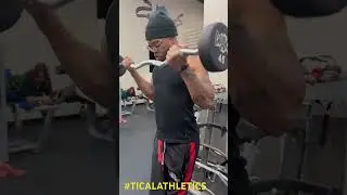 arm work out sesh 🐝 
