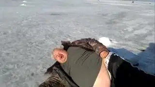Макс прилёг