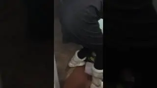 Бомжиха выгибается перед учителем