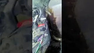 Не работает лючек бензобака, не открывается электропривод а не тросик Тойота