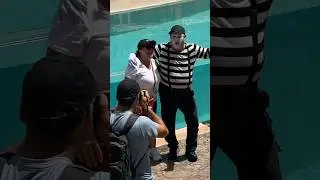 Shake shake shake 🫨 Mime Seaworld Tom #seaworldmime #funny #tomthemime