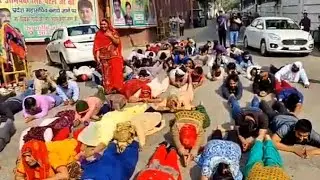 बेरोजगार सरकार के  पैर पडने को मजबूर...संघर्ष जारी उपेन यादव
