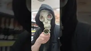 mit gasmaske einkaufen gehen (langweiliges video)