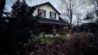 Creepy Abandoned House and Classic Cars