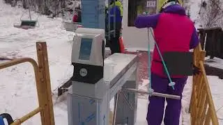 Проход через турникет на горнолыжном курорте