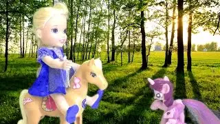 Мультик с куклами  Элиза катается на лошадке Тони
