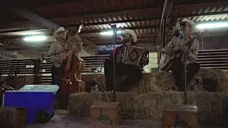 Grupo 360 - Desde Que Llegaste (En Vivo Con Tololoche)