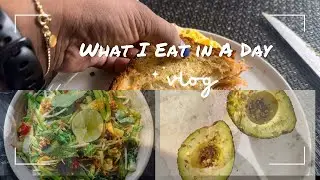 What I Eat in a Day as a New Mom and Registered Dietitian