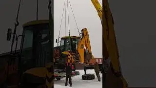 Погрузка экскаватора- погрузчика в фуру.