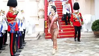 เจ้าคุณพระสินีนาฏ เป็นผู้แทนพระองค์ถวายผ้าพระกฐิน วัดพระปฐมเจดีย์ ใส่เครื่องเพชรเข้าชุดงามมาก071121