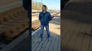 на осеннем перроне