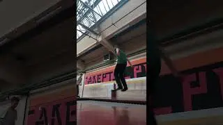 Сальто на батуте