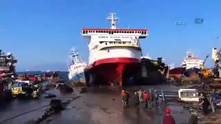 İzmir Aliağa Gemi Söküm Tesisleri'ne gelen İngiliz bayraklı 'çevreci gemi' karaya oturma sahneleri i