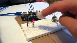 Analog Out Serial Sketch, Arduino for Dummies, Page 116 (MVI 8025)