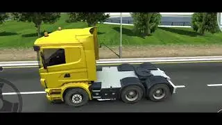 Mobil truk besar memuat ban