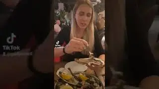 Пробую устрицы в первый раз. Весёлое приключение.