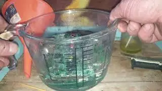 Solder solvent based on lean hydrochloric acid.