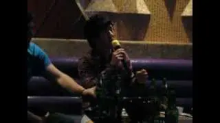Hong sings a song