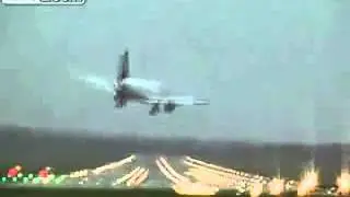 Неудачно посадил самолет