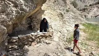 Nomadic woman's displacement in the mountains | Building a house in a cave by the river