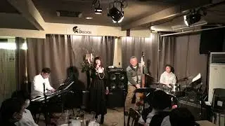 2023 3 5 JazzBand moon Live 05 I Need To Be In Love