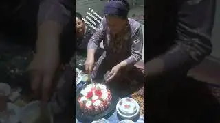 Бу Ойижоним тугилган кунидан олдинги отириш маросими факат кушнилар билан.