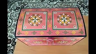 Роспись сундука / Сидим дома