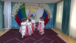 красивый  танец с лентами