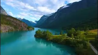 Зелёная река и водопад