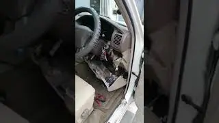 Замена механических доводчиков стёкл собачника на автоматические Land Cruiser 100