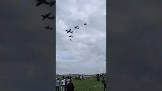 #trending #prayagraj #airshow #viral #shorts #indianairforce #shortsfeed  #sangam #chinook #rafael