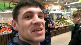 Потасовка на перекрёстке.