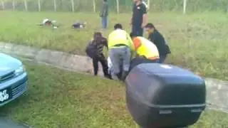 Achik Spin Maut Nahas Ngeri Highway LEKAS 17/04/2010