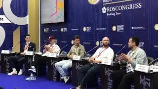 Даня Милохин и Эльф Торговец на экономическом форуме
