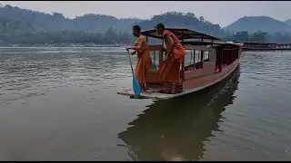 Ne-am Trezit la 5 , sa vedem Ritualul de Hranire a Calugarilor din Laos - Luang Prabang